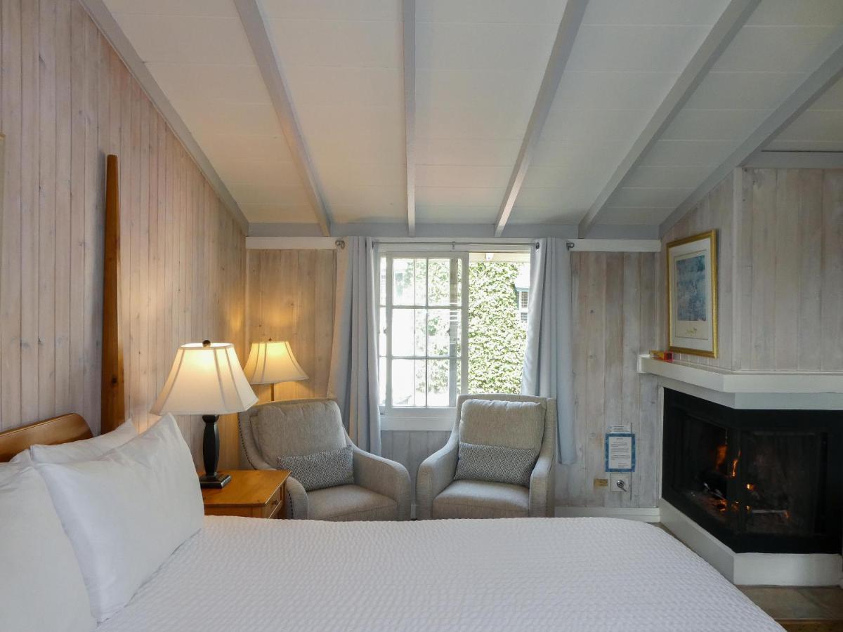 Carmel Fireplace Inn 객실 사진