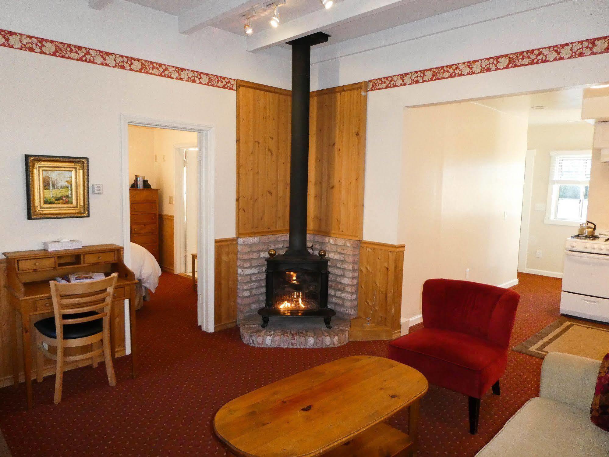 Carmel Fireplace Inn 외부 사진